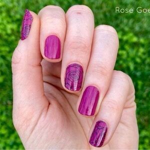 Rose Goes, Color Street